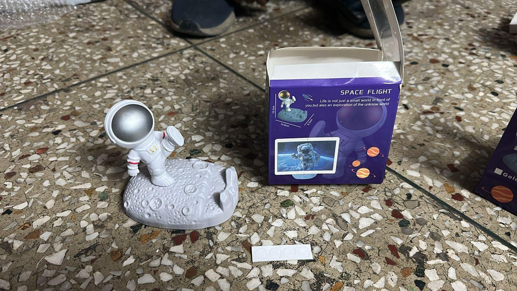 Astronaut Phone Stand, Hands-Free Nordic